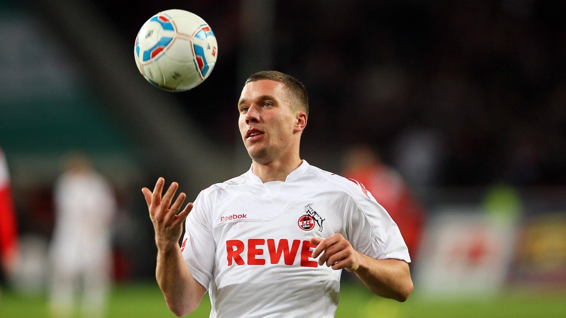 推动跨平台体育内容合作与共享的新闻中心,跨平台协作